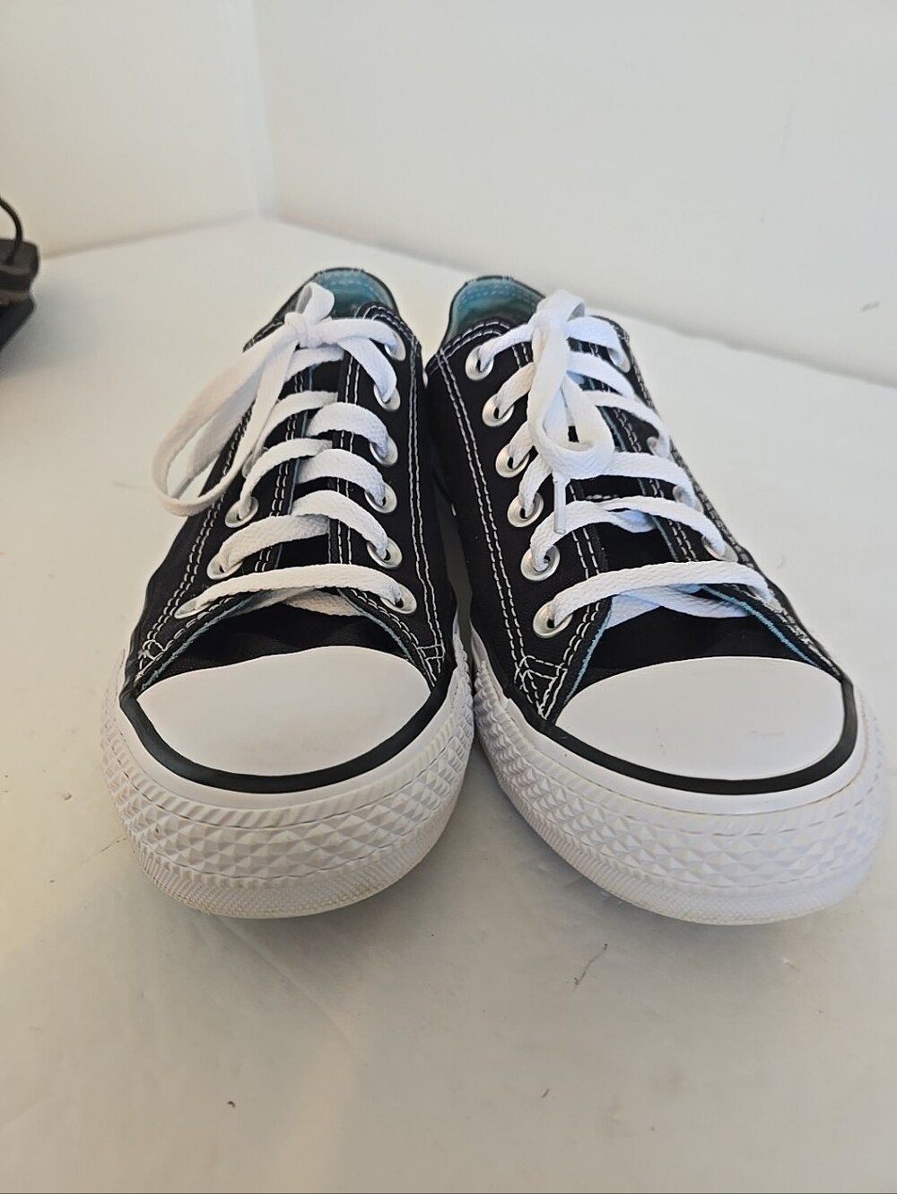 Converse Womens 8M Black Low Top All Star Sneakers In Great Cond